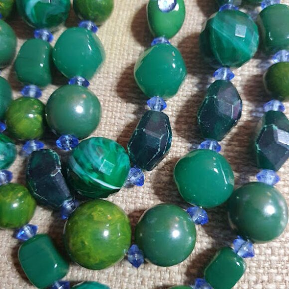 Hattie Carnegie - Picture 3 of 7